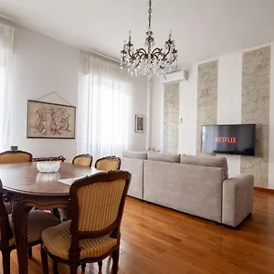 Holidays Apartment